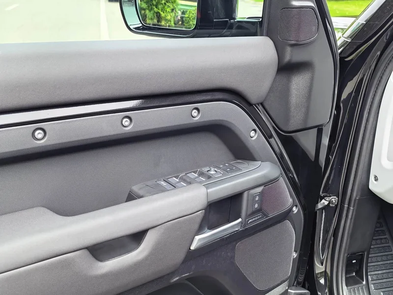 Land Rover Defender — фото 6
