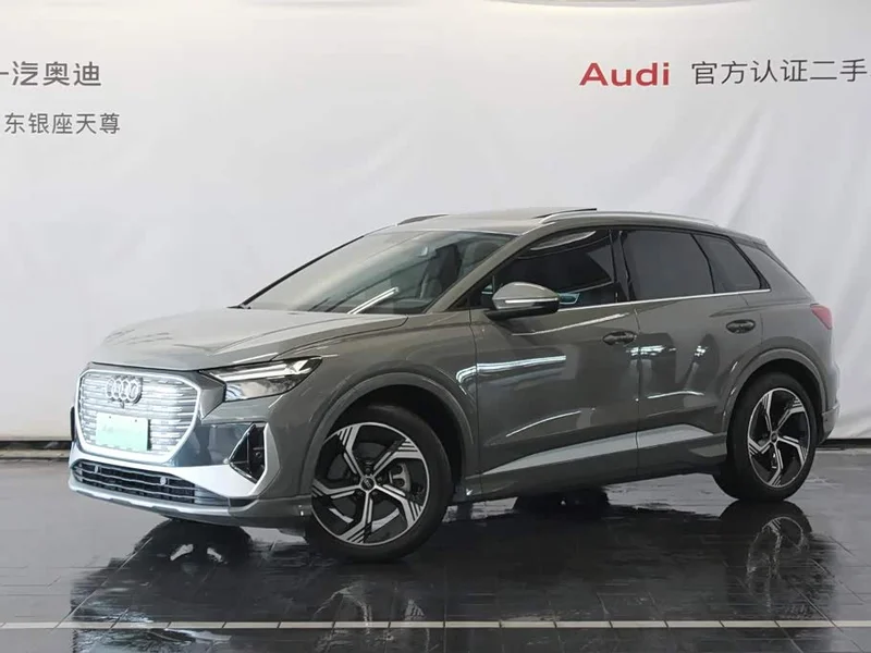 Audi Q4 e-tron — фото 1