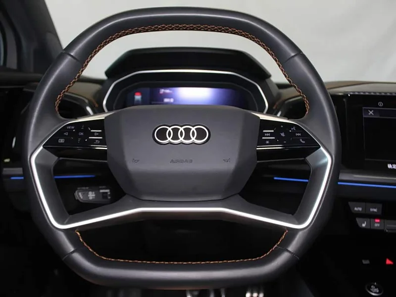 Audi Q4 e-tron — фото 15
