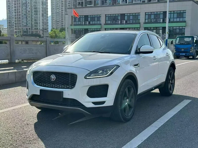 Jaguar E-PACE — фото 1
