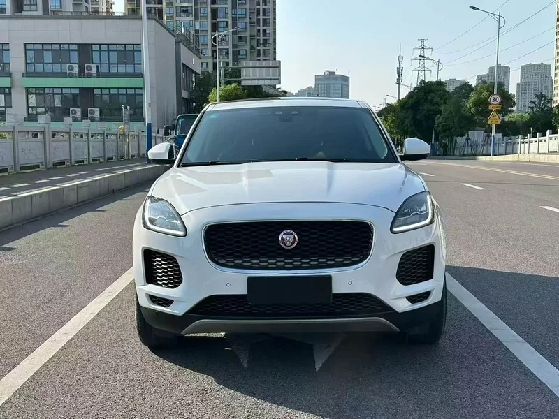 Jaguar E-PACE — фото 2