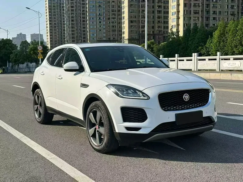 Jaguar E-PACE — фото 3