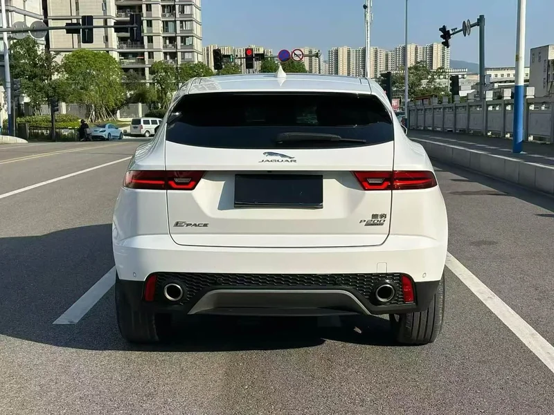 Jaguar E-PACE — фото 8