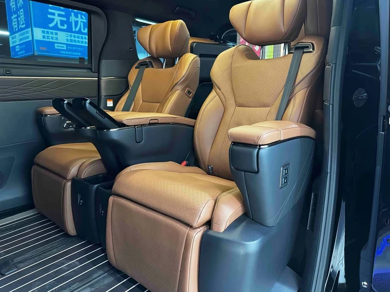 Toyota Vellfire — фото 12