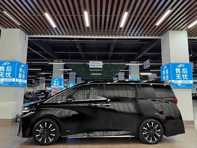 Toyota Vellfire — фото 18