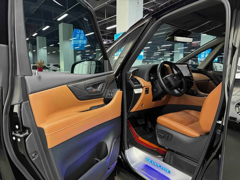 Toyota Vellfire — фото 4