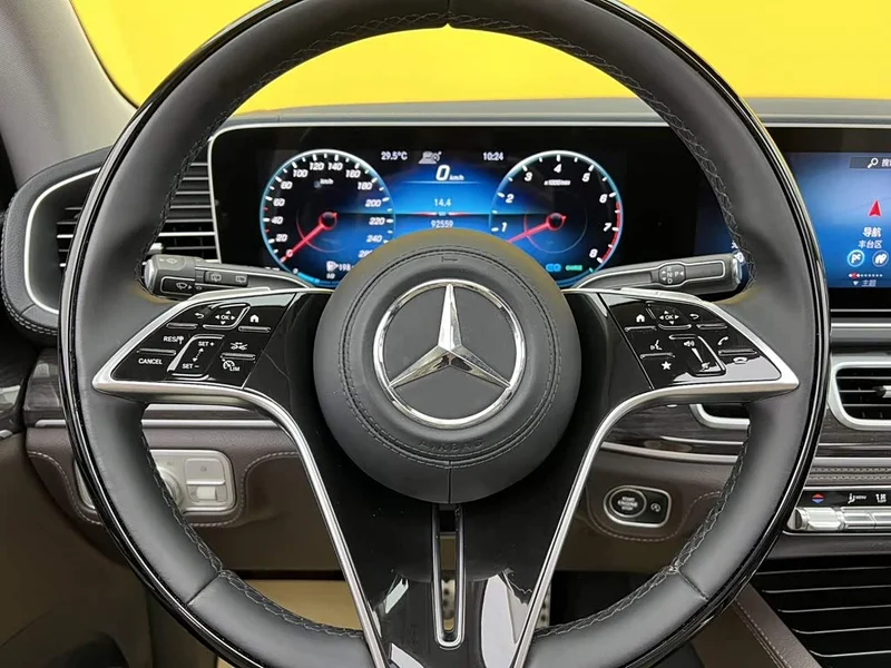 Mercedes-Benz GLS — фото 15