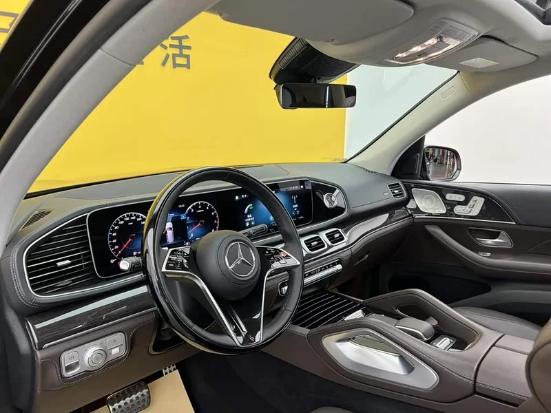 Mercedes-Benz GLS — фото 36