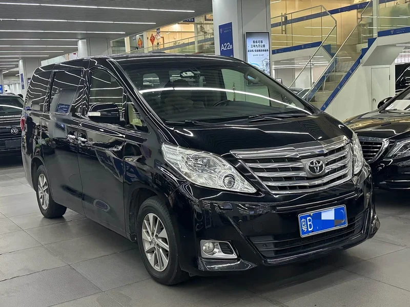 Toyota Alphard — фото 3