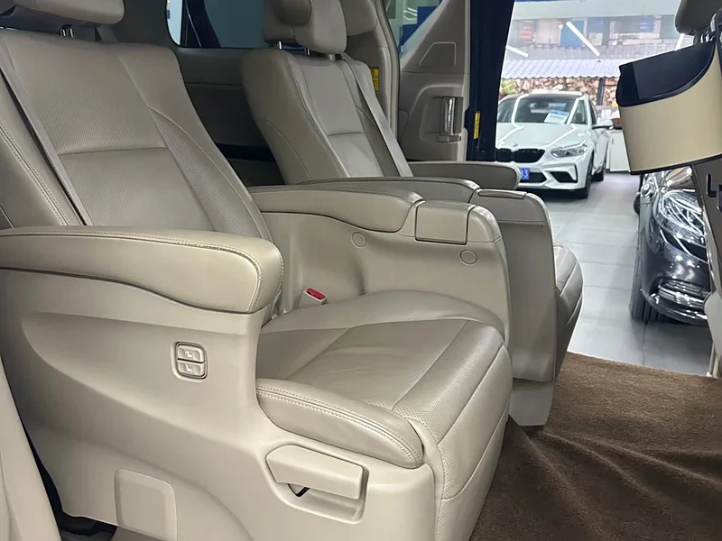 Toyota Alphard — фото 5