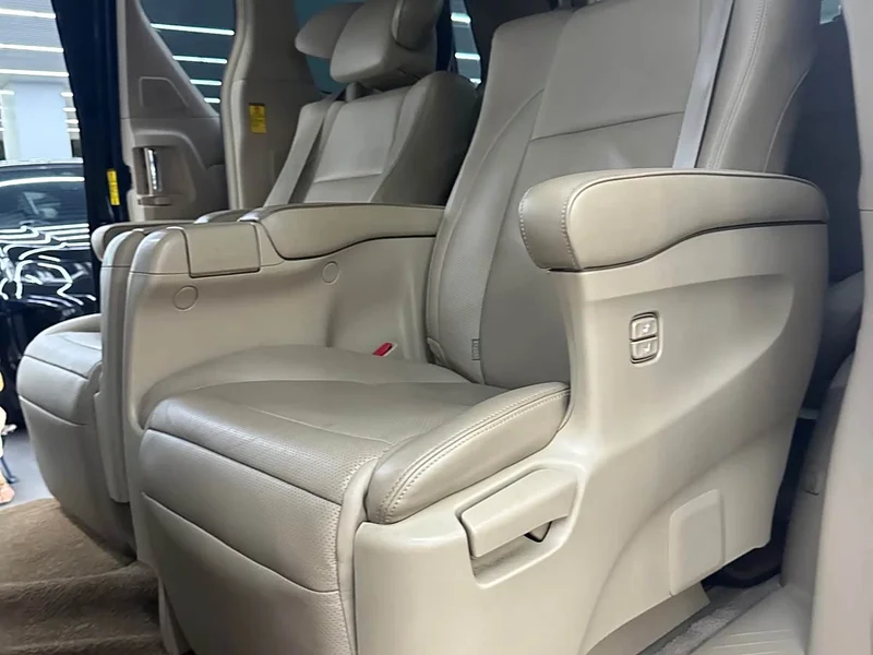 Toyota Alphard — фото 6