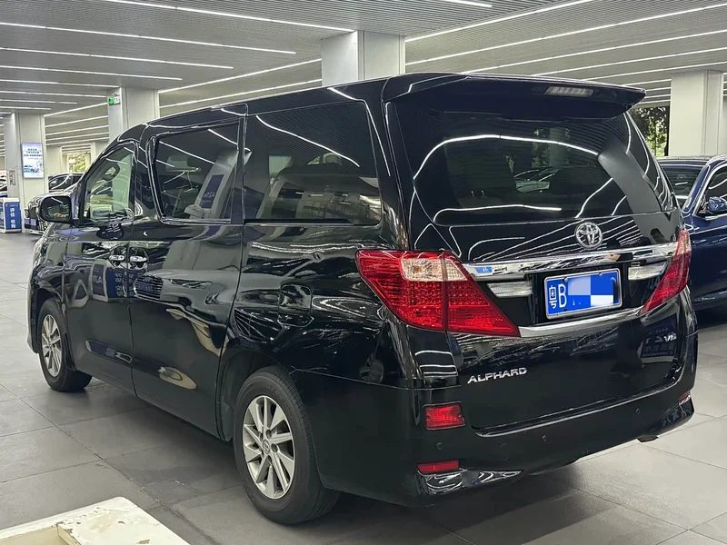 Toyota Alphard — фото 7