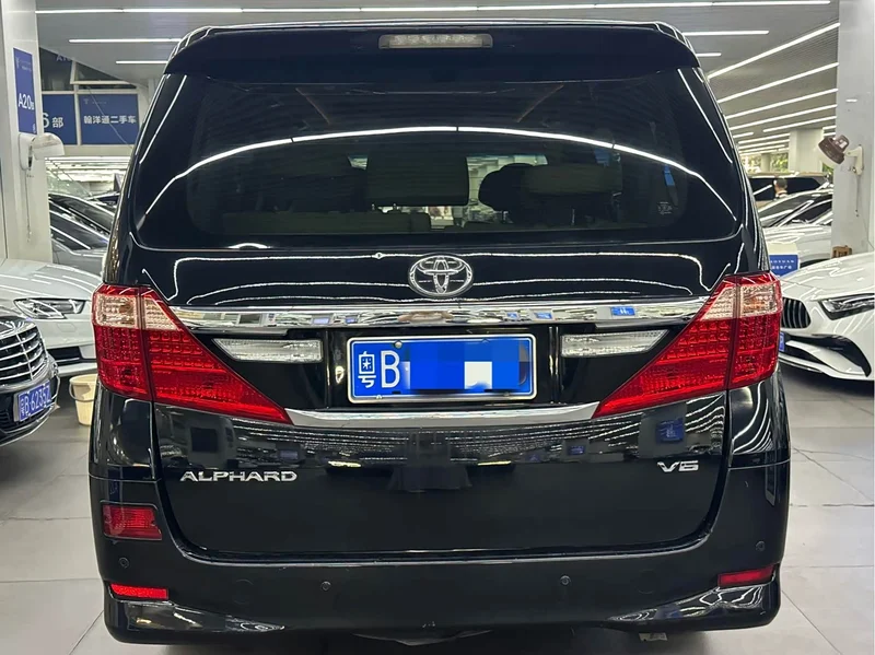 Toyota Alphard — фото 8