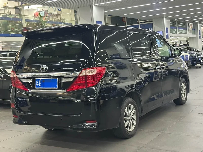 Toyota Alphard — фото 9