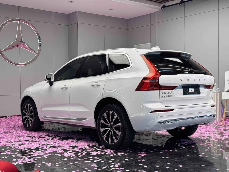 Volvo XC60 — фото 9