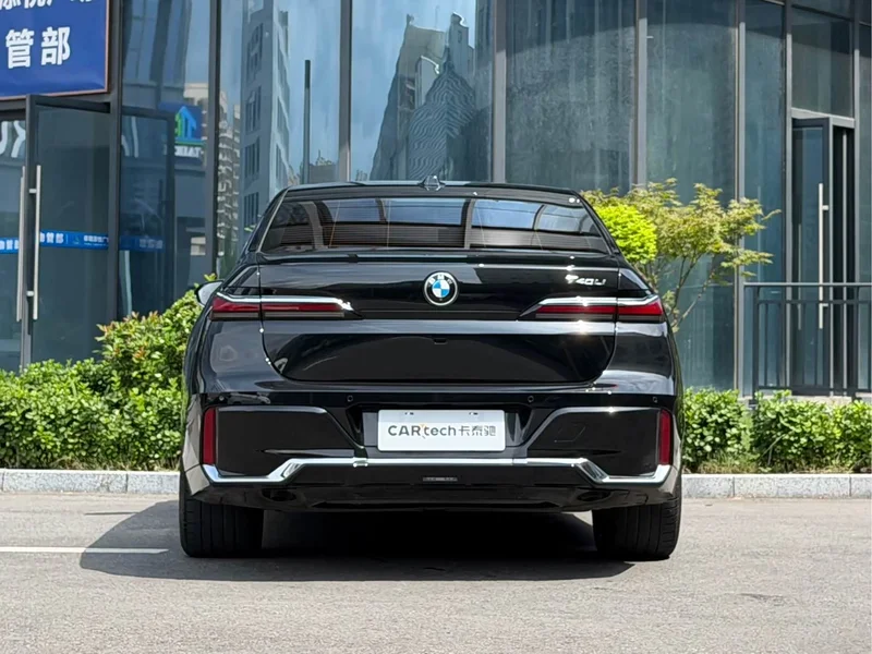 BMW 7-Series — фото 4