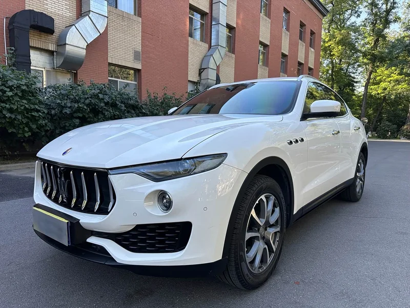 Maserati Levante — фото 1