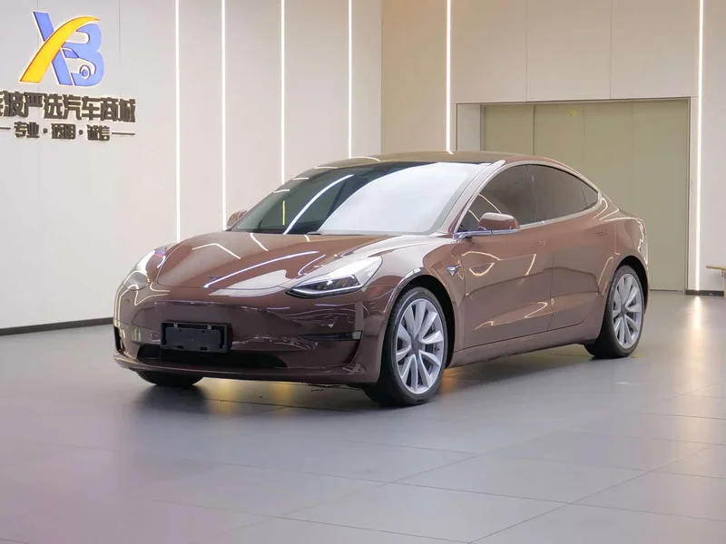 Tesla Model 3 — фото 1