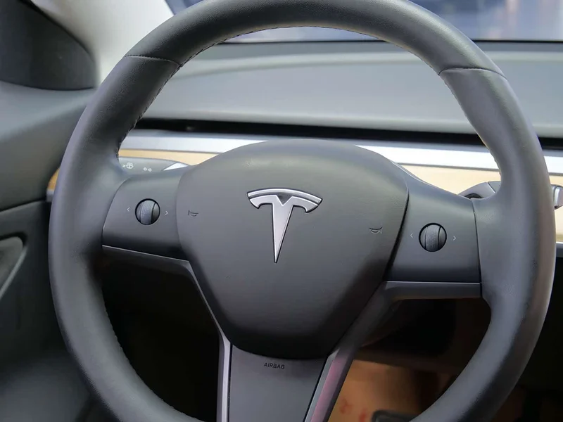 Tesla Model 3 — фото 13