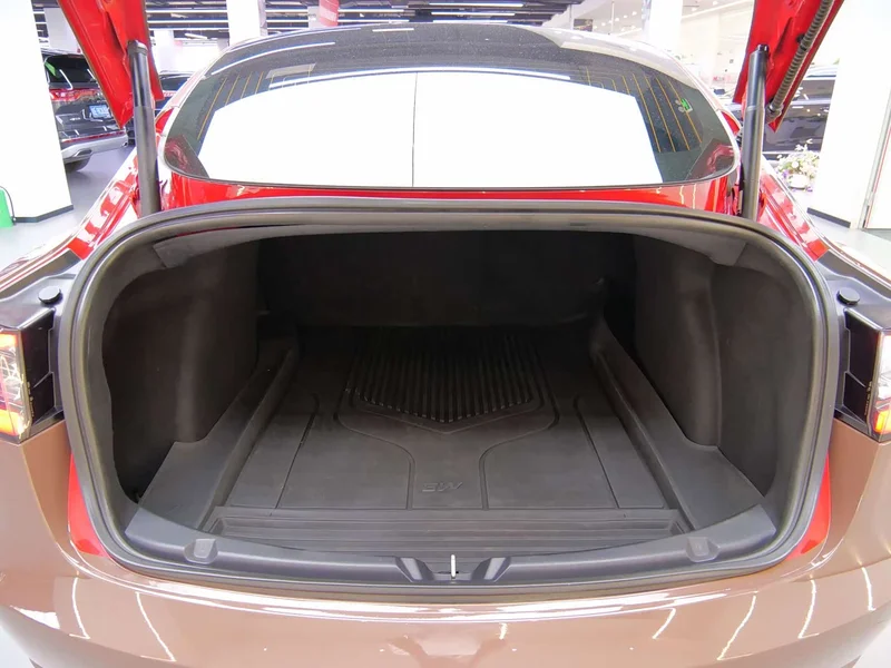 Tesla Model 3 — фото 16