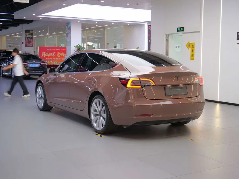 Tesla Model 3 — фото 6