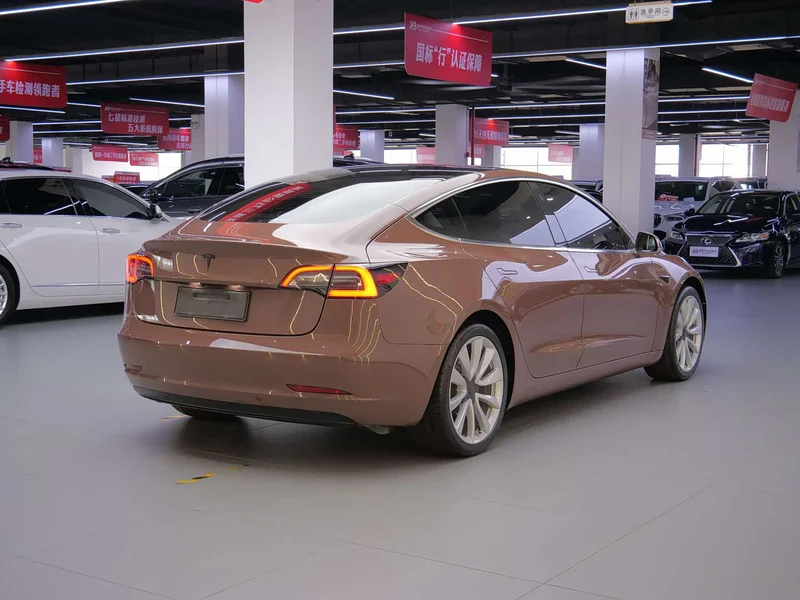 Tesla Model 3 — фото 7