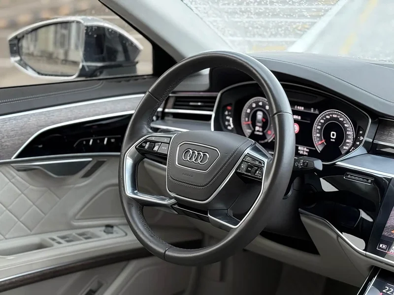 Audi A8 — фото 12