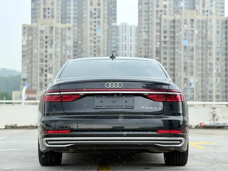 Audi A8 — фото 14