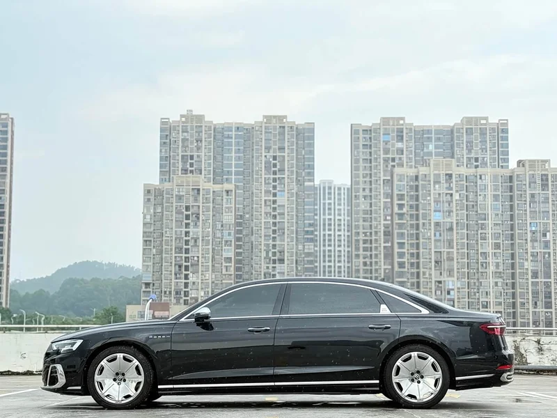 Audi A8 — фото 15