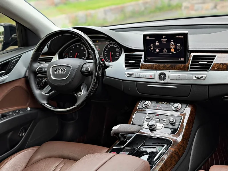 Audi A8 — фото 12