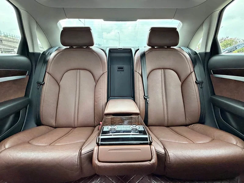 Audi A8 — фото 13