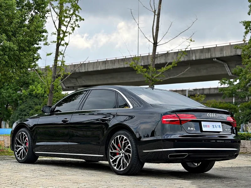 Audi A8 — фото 18