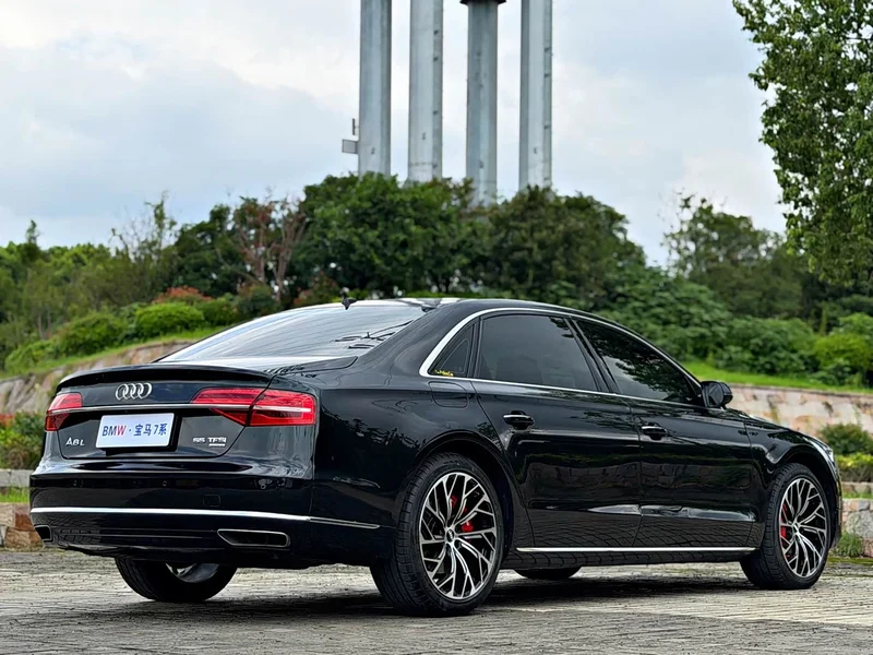 Audi A8 — фото 20