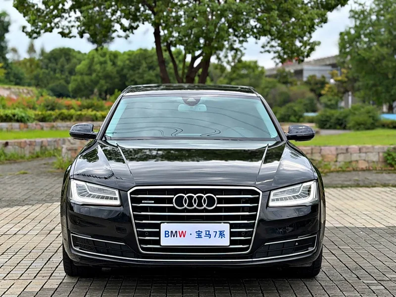 Audi A8 — фото 2