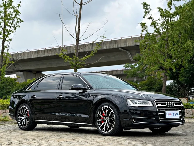 Audi A8 — фото 3