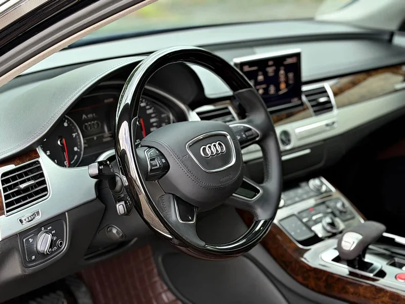 Audi A8 — фото 4