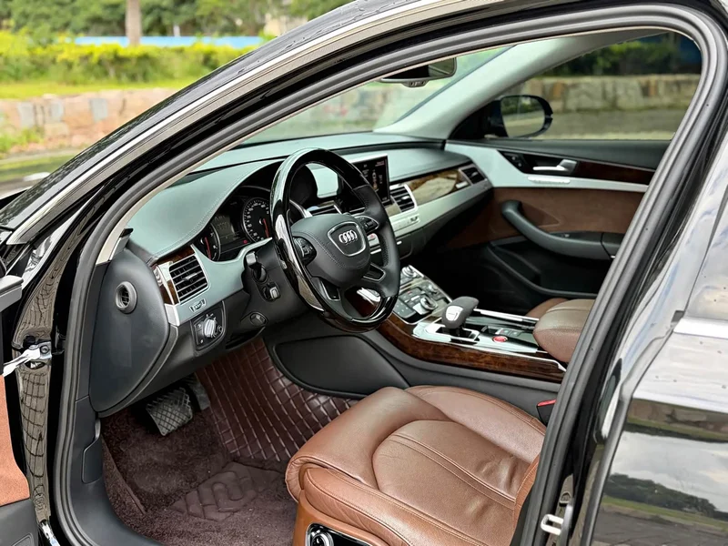 Audi A8 — фото 5