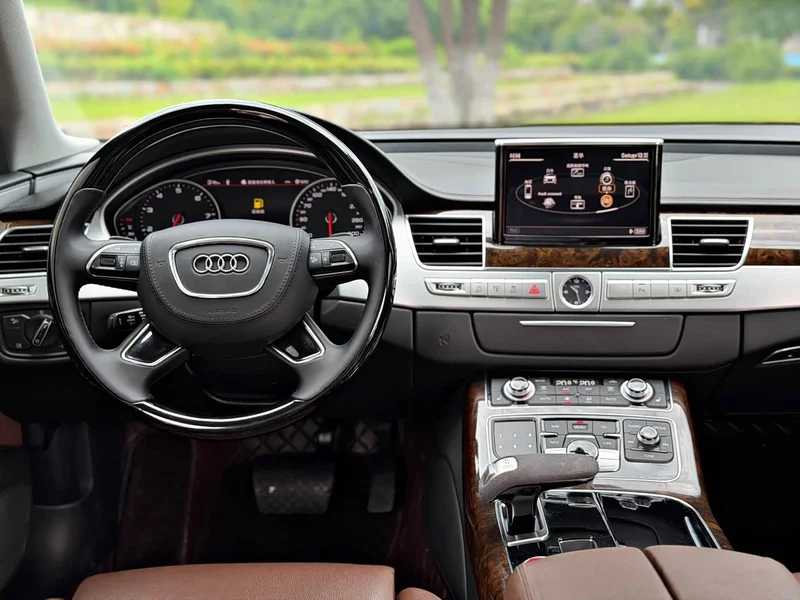 Audi A8 — фото 9