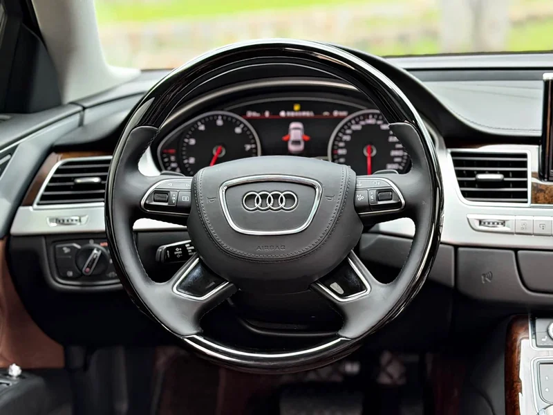 Audi A8 — фото 10