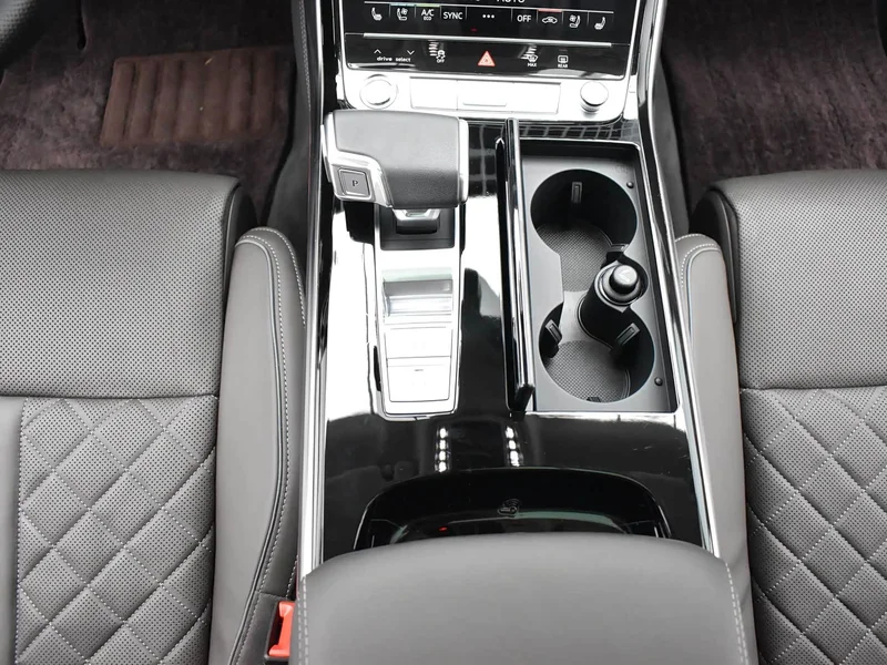 Audi A8 — фото 11