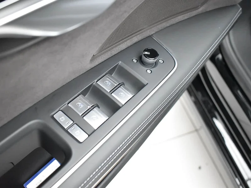 Audi A8 — фото 19