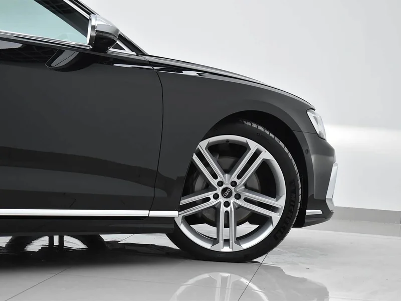 Audi A8 — фото 27
