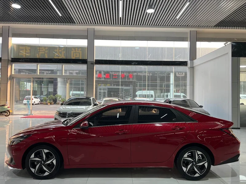 Hyundai Elantra — фото 3