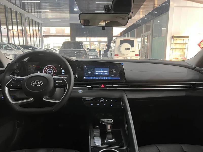 Hyundai Elantra — фото 9