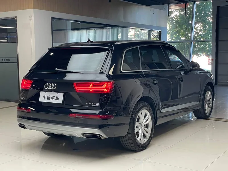 Audi Q7 — фото 28