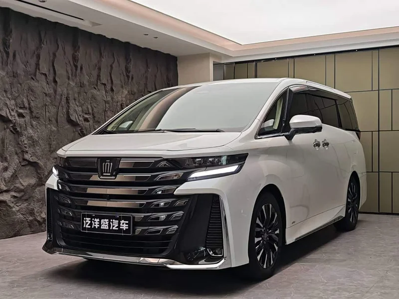 Toyota Vellfire — фото 1