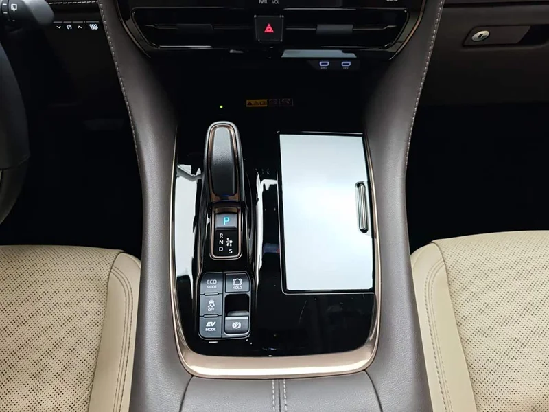 Toyota Vellfire — фото 16