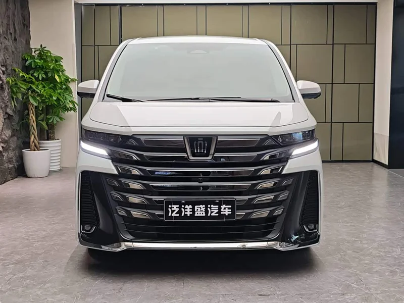 Toyota Vellfire — фото 2
