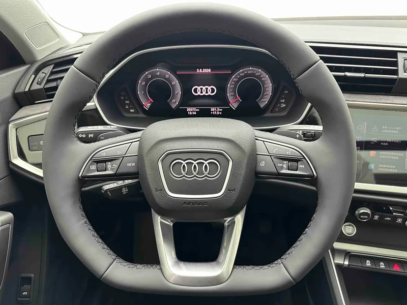 Audi Q3 — фото 17