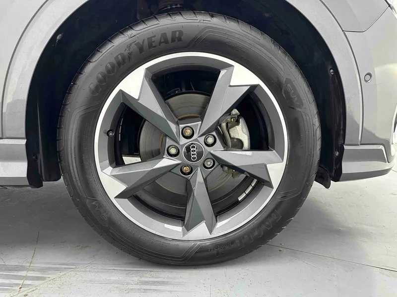 Audi Q3 — фото 8